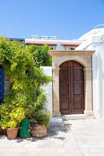 Exterior & Views