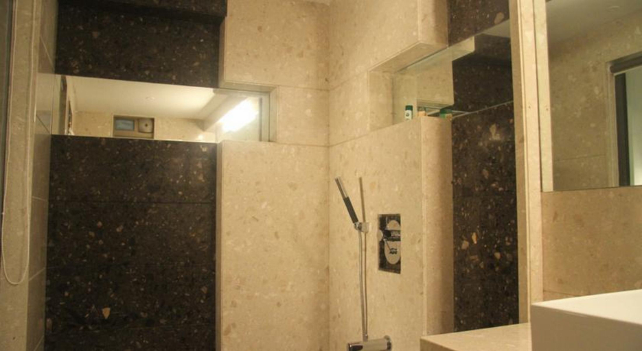 Bathroom 4, Hotel Beacon T2, Mumbai Suburban