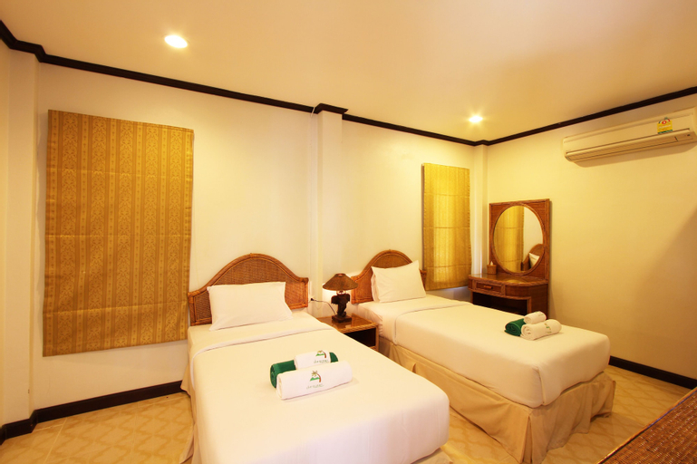 The Green Beach Resort, K. Sam Roi Yot