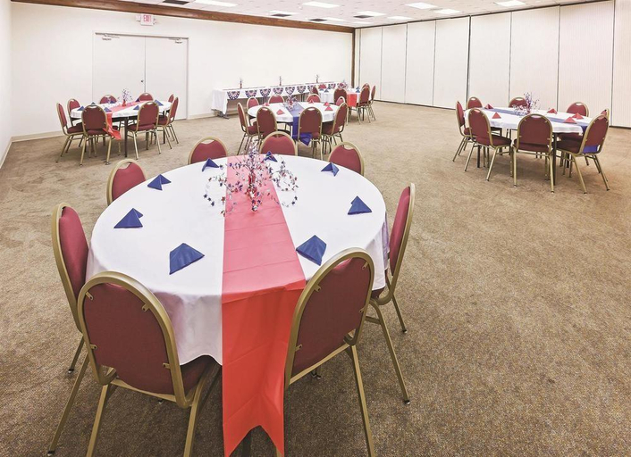 Food & Drinks 4, Days Inn & Suites by Wyndham Bartlesville, Washington