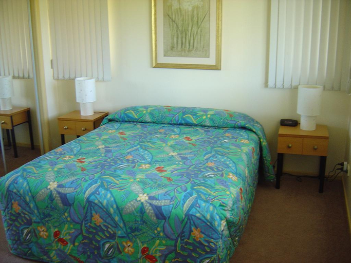 Bedroom 2, Hastings Cove Holiday Apartments, Tweed - Tweed Coast