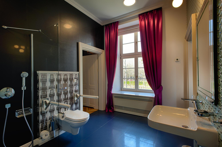 Bathroom 5, Relais & Chateaux Hotel Quadrille - Adults Only, Gdynia