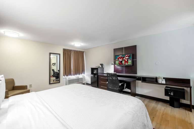 Bedroom 3, Red Roof PLUS+ Columbus Downtown-Convention Center, Franklin