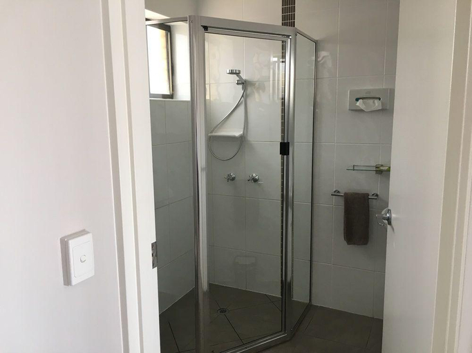 Bathroom 4, Main Street Motel Hervey Bay, Hervey Bay - Pt A