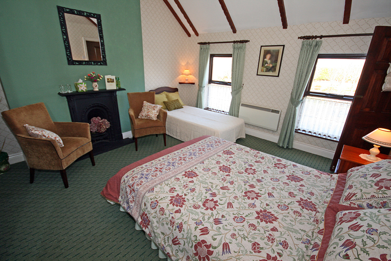 Bedroom 3, The Western Way