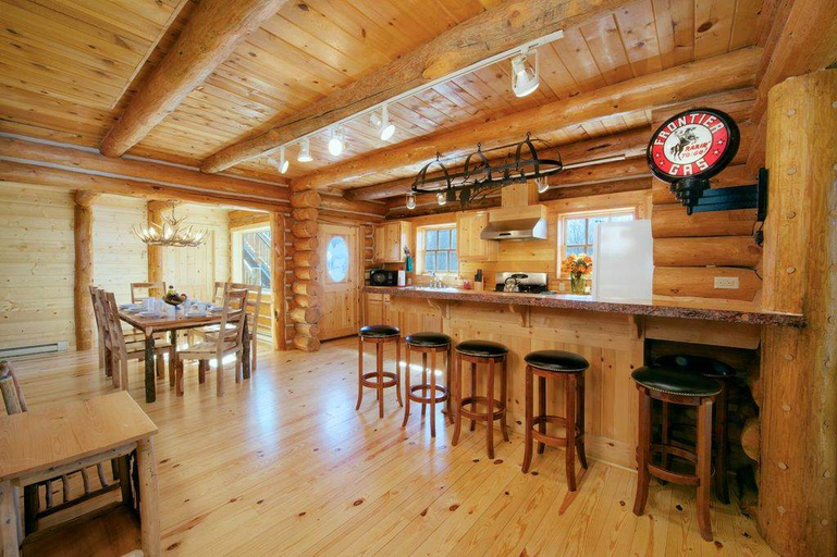 Food & Drinks 5, Macker's Cabin by JHRL, Teton