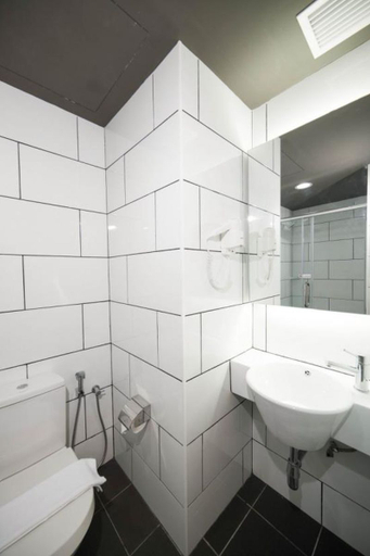 Bathroom 4, Tune Hotel Kuala Lumpur - PWTC, Kuala Lumpur