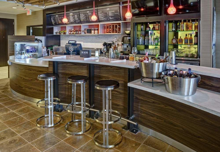 Food & Drinks 5, Courtyard Westbury Long Island, Nassau