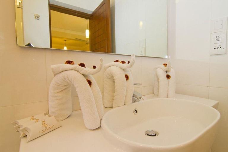 Bathroom 5, Serene Kandy, K.F.G. & G. Korale