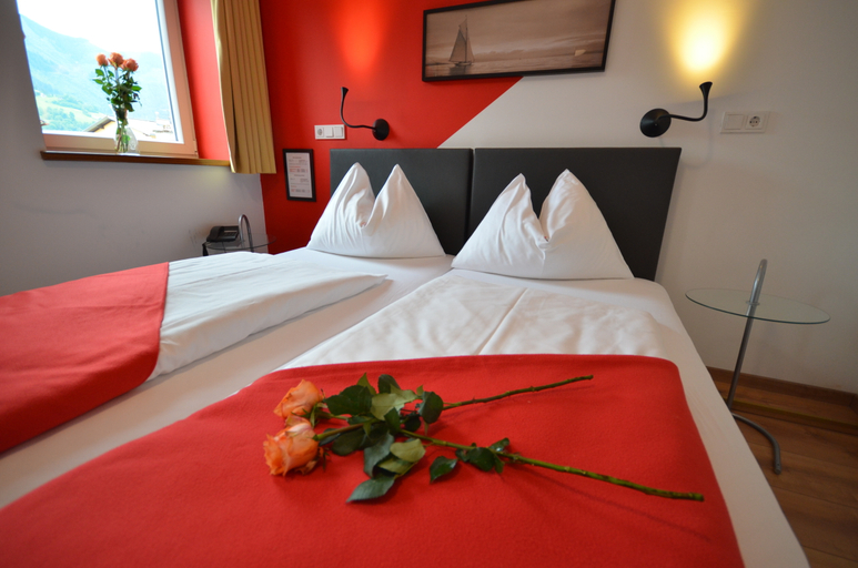 Bedroom 4, Hotel Traube, Zell am See