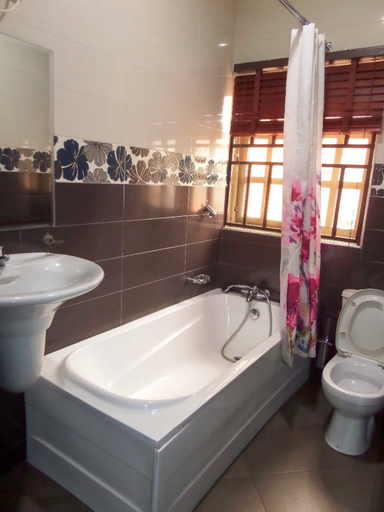 Bathroom 5, Britannia Hotel & Suites, Mushin