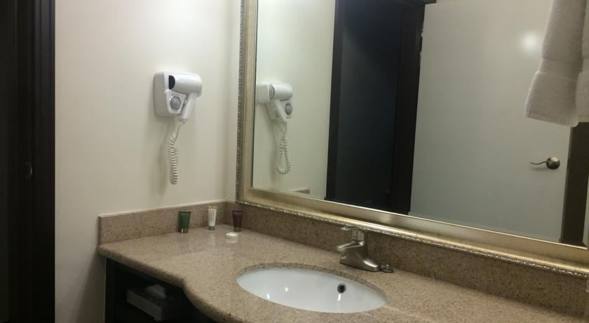 Bathroom 4, Hampshire Hotel, iLembe