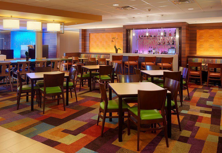 Food & Drinks 2, Fairfield Inn & Suites Springfield Northampton/Amherst, Hampshire