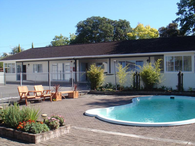 Sport & Beauty 4, Acorn Estate Motel, Masterton
