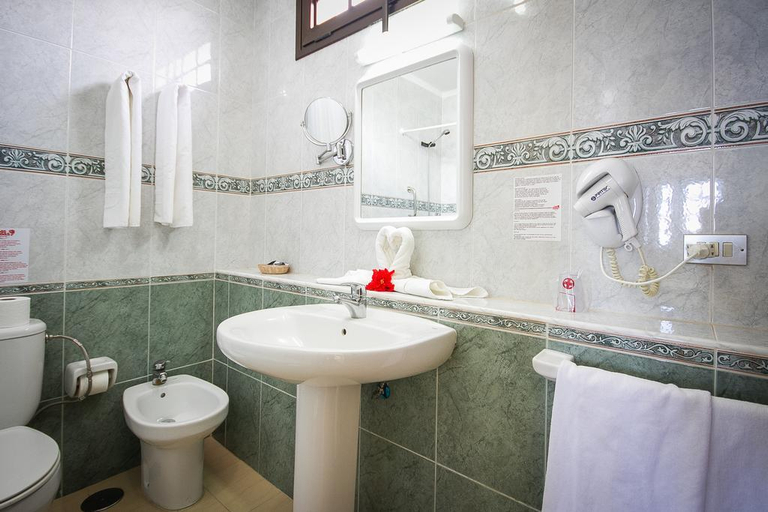 Bathroom 5, Las Rosas, Santa Cruz de Tenerife