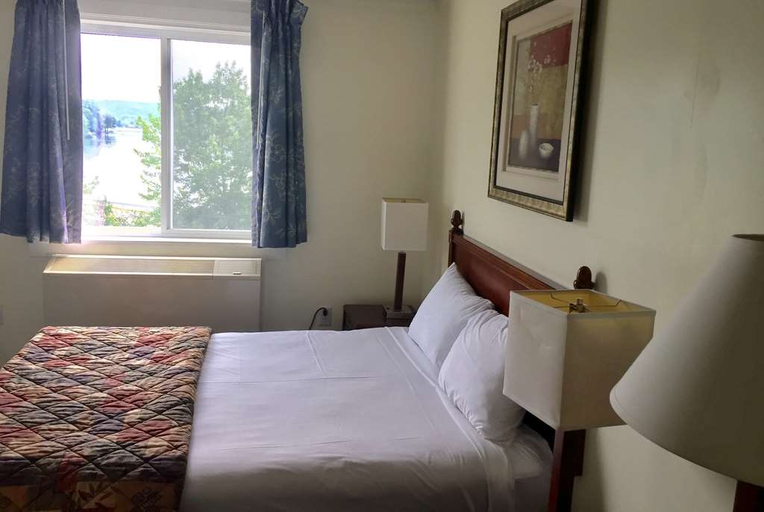Bedroom 3, Winnisquam Lake Inn, Belknap