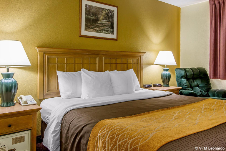 Bedroom 4, EverSpring Inn & Suites , Mahaska