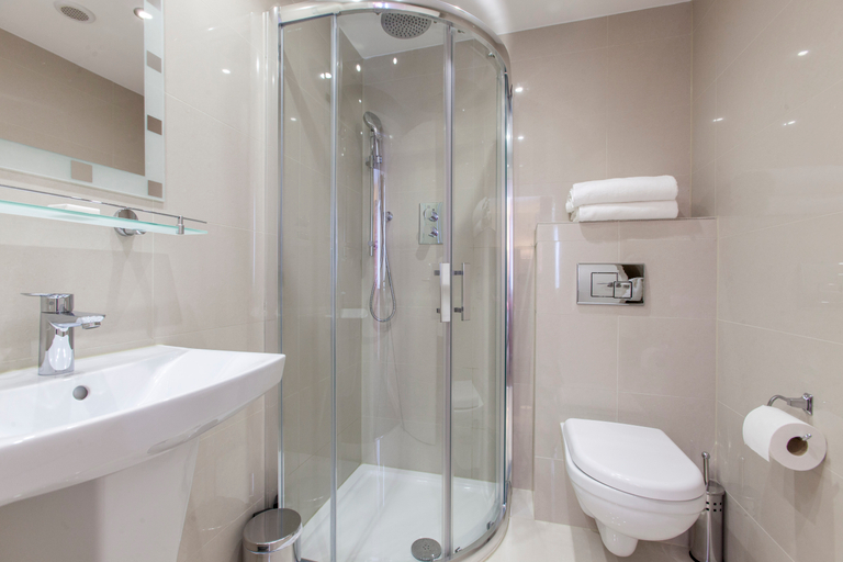 Bathroom 4, Hotel Shepherd's Bush London, London