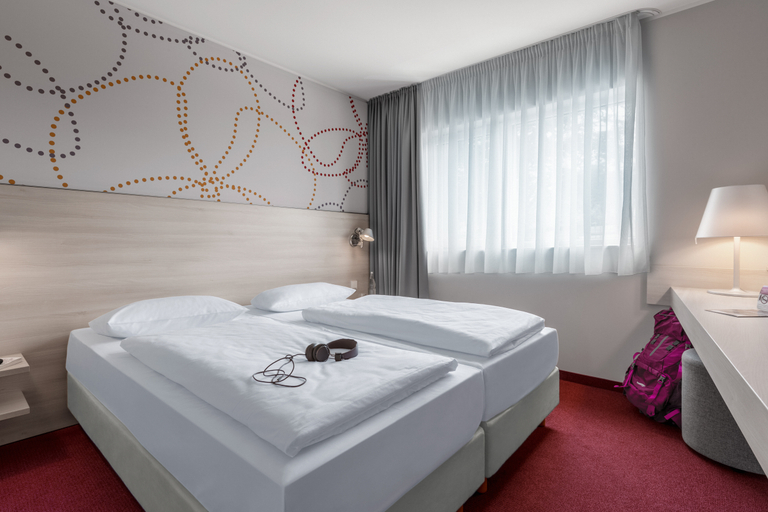 Bedroom 3, Serways Hotel Weiskirchen, Offenbach