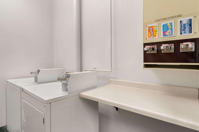 Bathroom 4, Super 8 by Wyndham Eveleth, Saint Louis