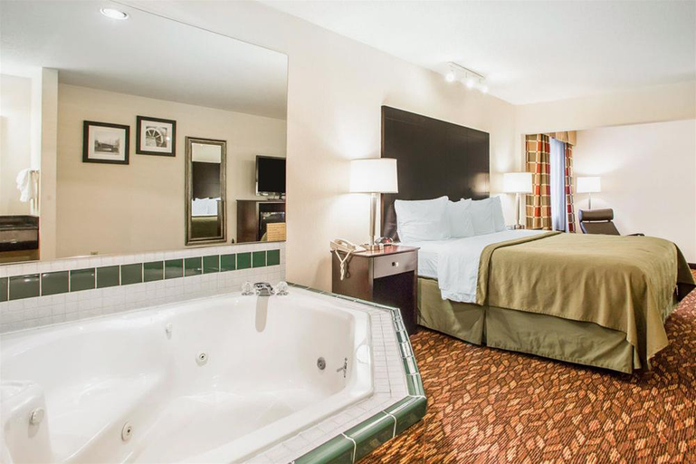 Bathroom 4, Quality Inn St. Mary's, Auglaize