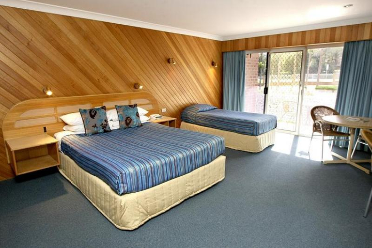 Bedroom 4, The Hermitage Motel Campbelltown, Campbelltown - South
