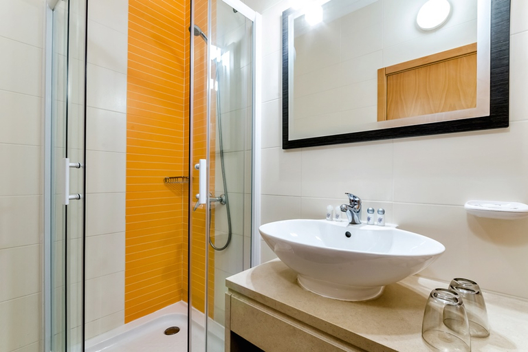 Bathroom 3, Katekero II, Peniche