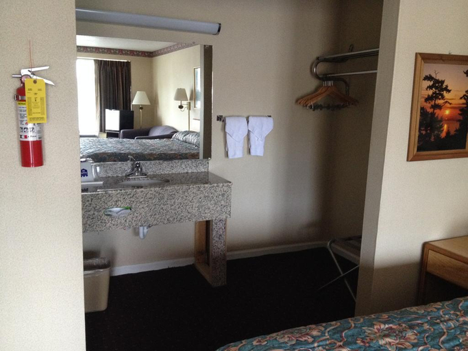 Bedroom 4, Knights Inn Cleveland, TN, Bradley