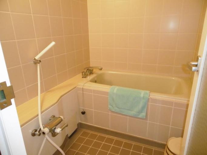 Bathroom 4, Kirakankou Hotel, Kira
