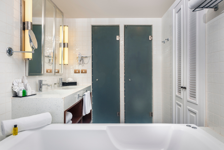Bathroom 5, El Beso Adults Only at Ocean Riviera Paradise AI, Cozumel