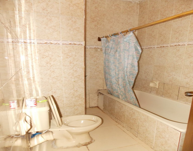 Bathroom 4, New Golden Hotel, AbujaMun