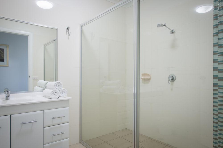 Bathroom 3, Capri Waters Country Club, Corowa