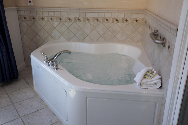 Bathroom, The Edgewater Beach Resort, Barnstable