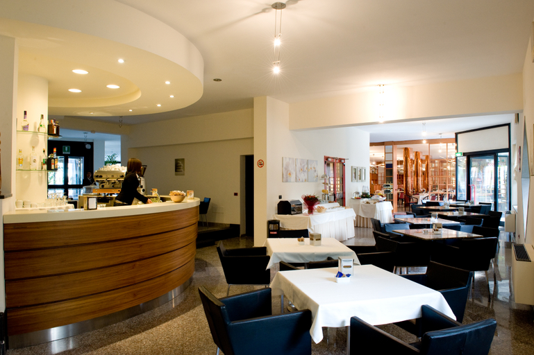Food & Drinks 5, Hotel90, Bari