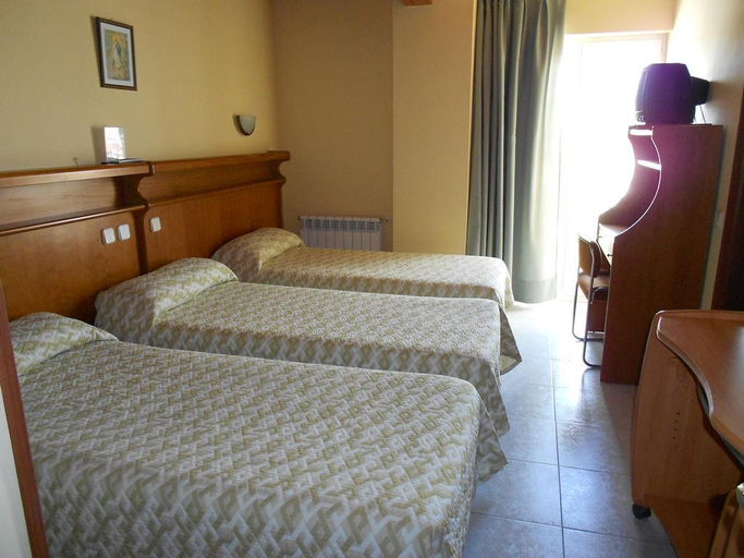 Bedroom 4, Hotel Narcea, Cantabria