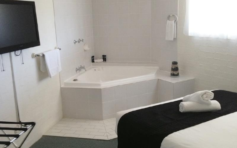 Bathroom 5, Ballina Byron Islander Resort & Conference Centre, Ballina