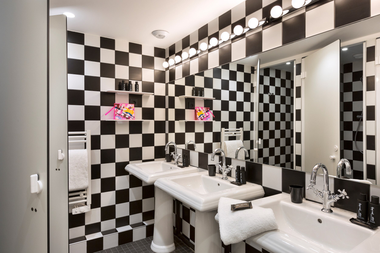 Bathroom 4, RockyPop Chamonix - Les Houches, Haute-Savoie