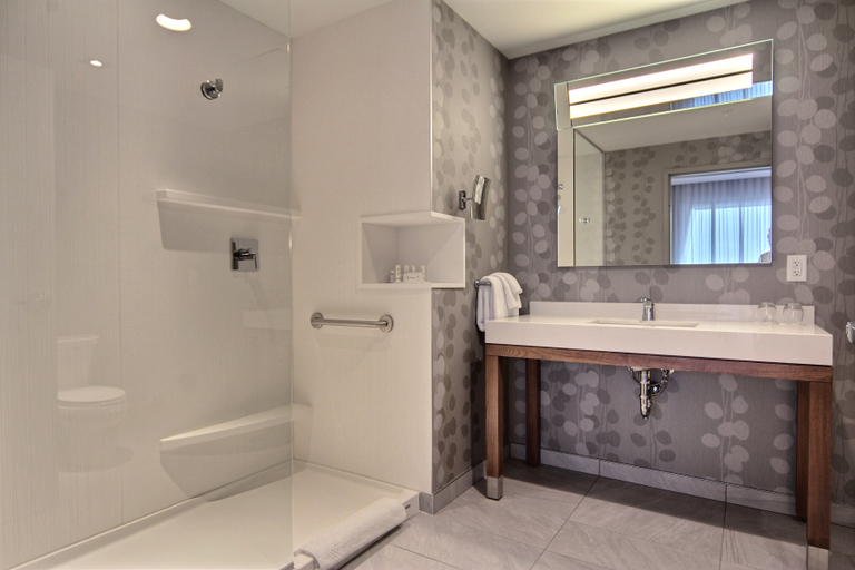 Bathroom 5, Courtyard Quebec City, Communauté-Urbaine-de-Québec