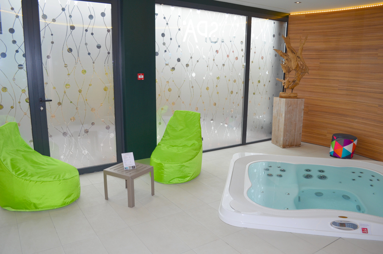 Bathroom 5, Brit Hotel Privilege Plerin, Côtes-d'Armor