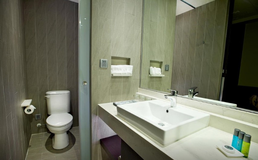 Bathroom, FX Hotel Tainan, Tainan
