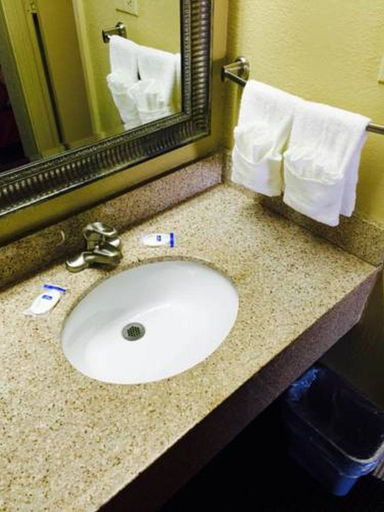 Bathroom 4, Rodeway Inn DeSoto Parish, De Soto