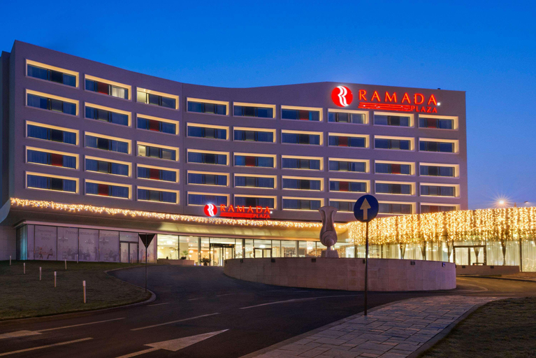 Exterior & Views 2, Ramada Plaza by Wyndham Craiova, Craiova