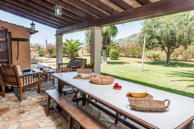 Food & Drinks 5, Can CorrO - Villa With Private Pool In Alcudia, Baleares