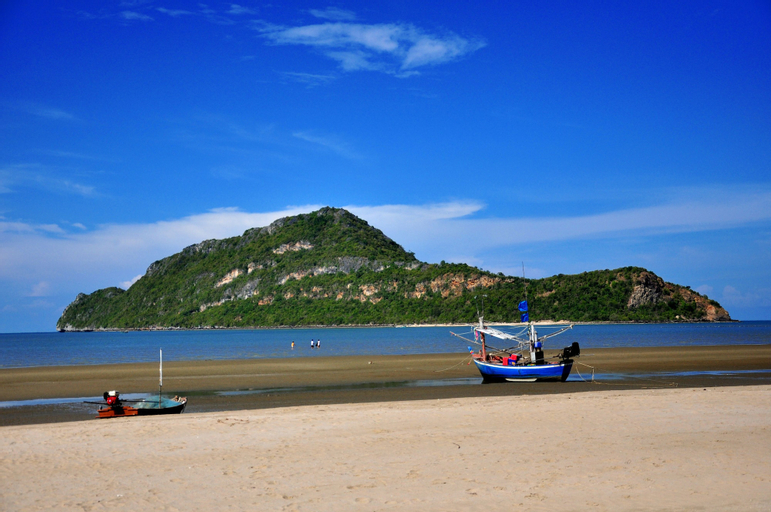 The Green Beach Resort, K. Sam Roi Yot