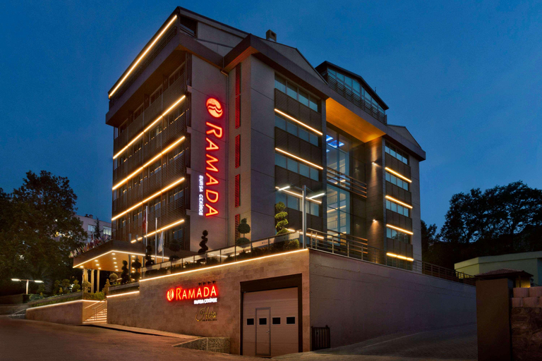 Exterior & Views