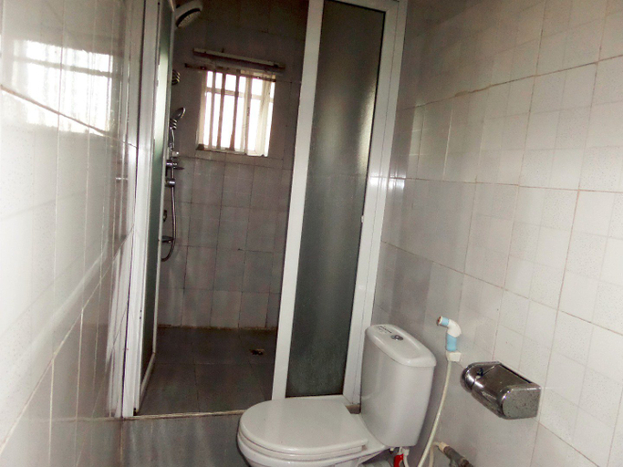 Bathroom 4, Ghatview Hotel, Mainland