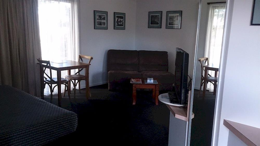 Exterior & Views 2, Budget on the Lake, S. Grampians - Hamilton