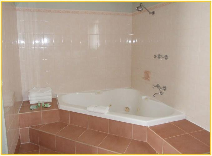 Bedroom 4, Abbotswood Motor Inn, South Barwon - Inner