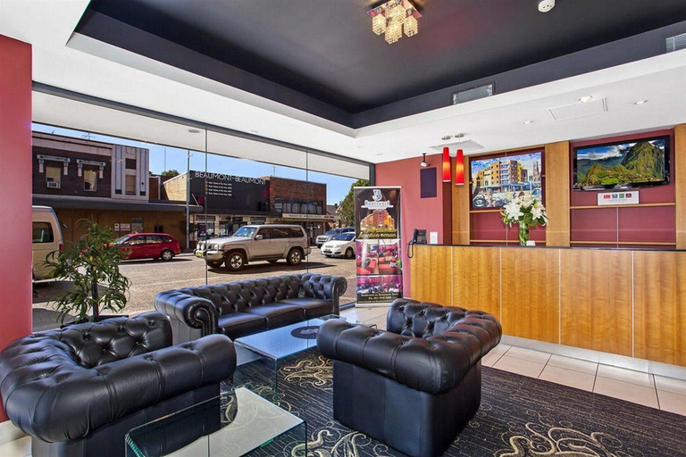 Public Area, Boulevard On Beaumont, Newcastle - Throsby
