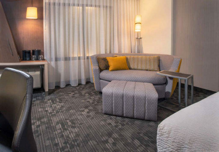 Bedroom 3, Courtyard Kansas City Downtown/Convention Center, Jackson